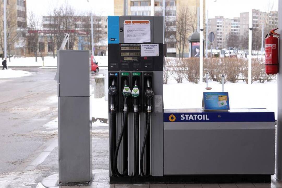 Degalinėse negalima mokėti kortelėmis, nusipirkti alkoholio