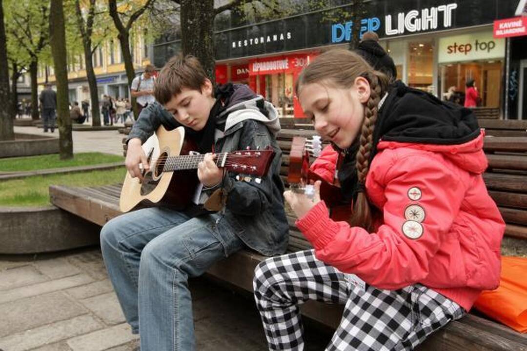 Muzikuoti išdrįso ir moksleiviai, ir pensininkai