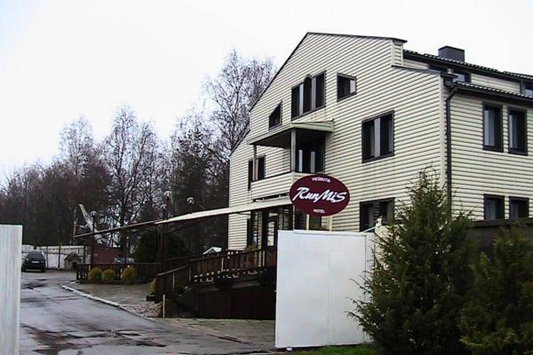 Vilniaus oro uosto pašonėje sudegė viešbučio pirtis