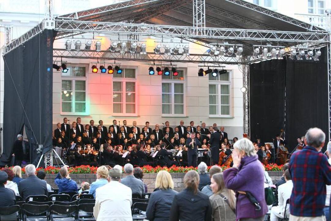 Vilniaus Daukanto aikštėje surengtas šventinis koncertas