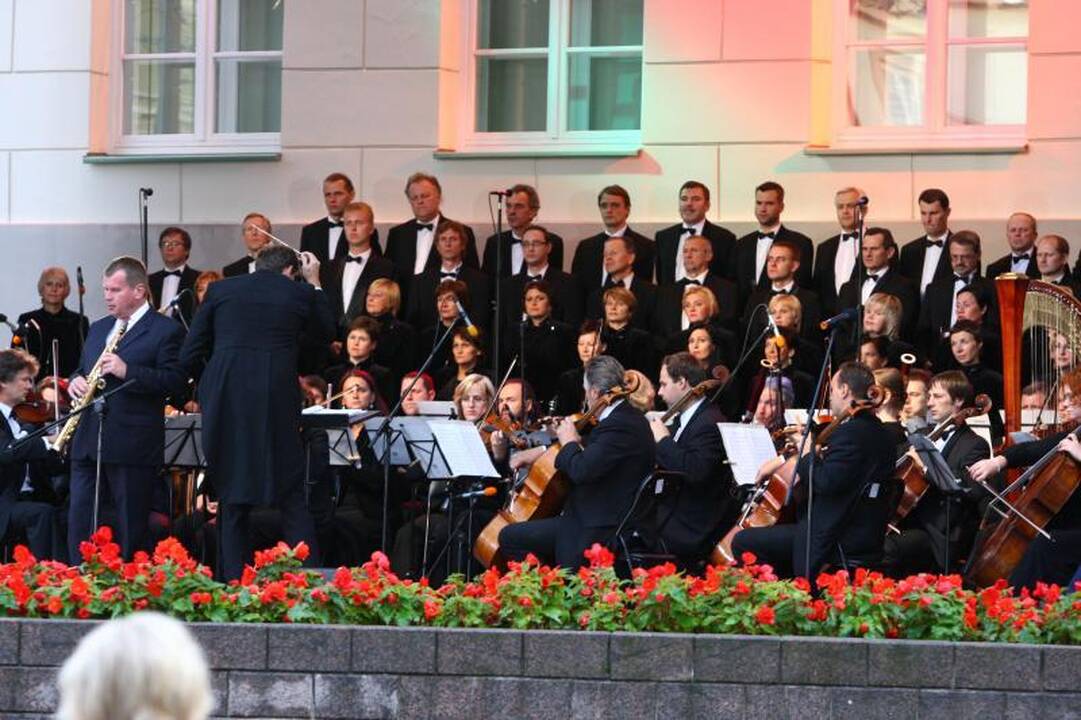 Vilniaus Daukanto aikštėje surengtas šventinis koncertas