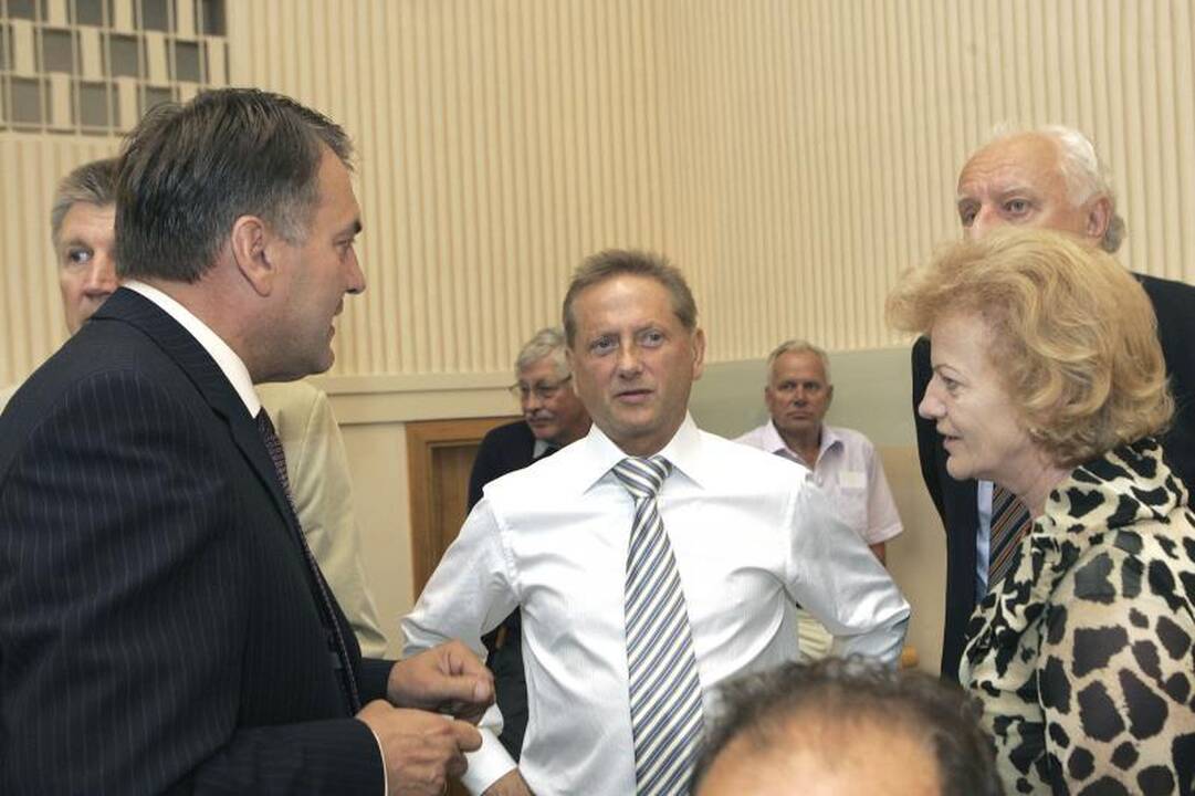 Kauno miesto savivaldybės taryba apdovanojo krepšinio veteranus