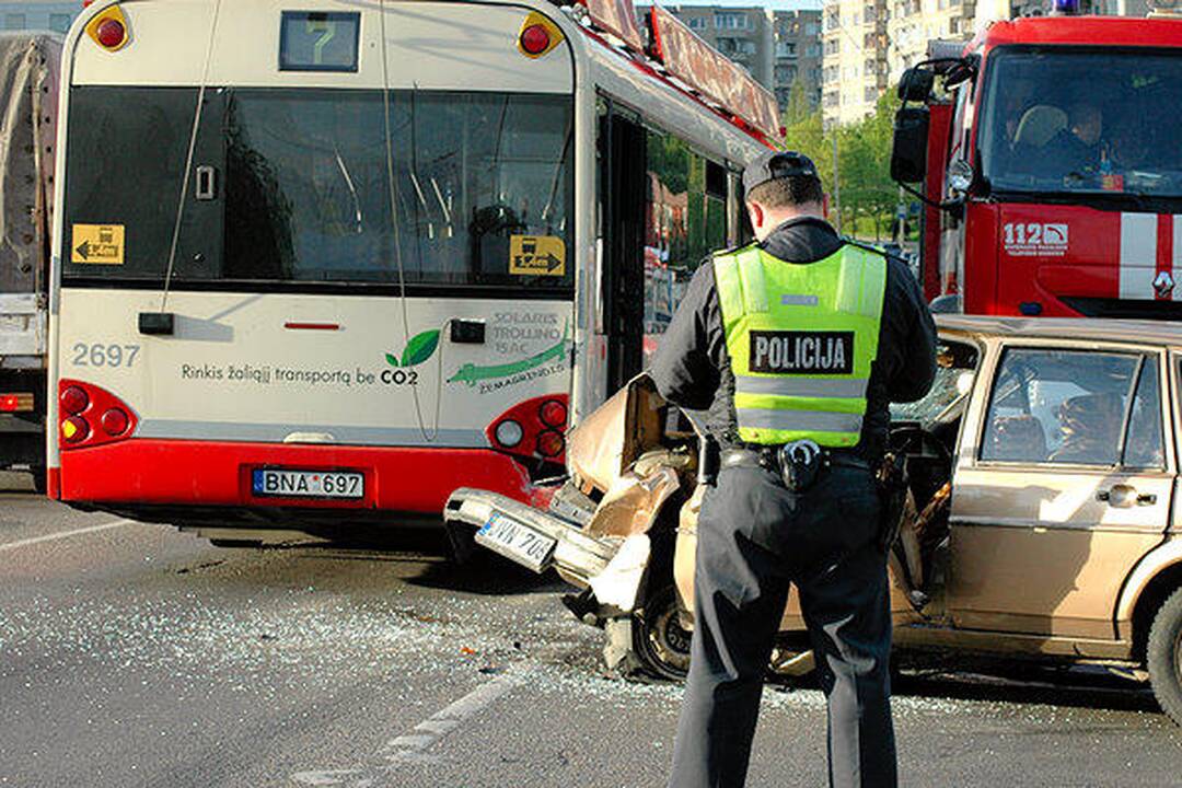 Sostinės gelbėtojai vadavo garbaus amžiaus vairuotoją