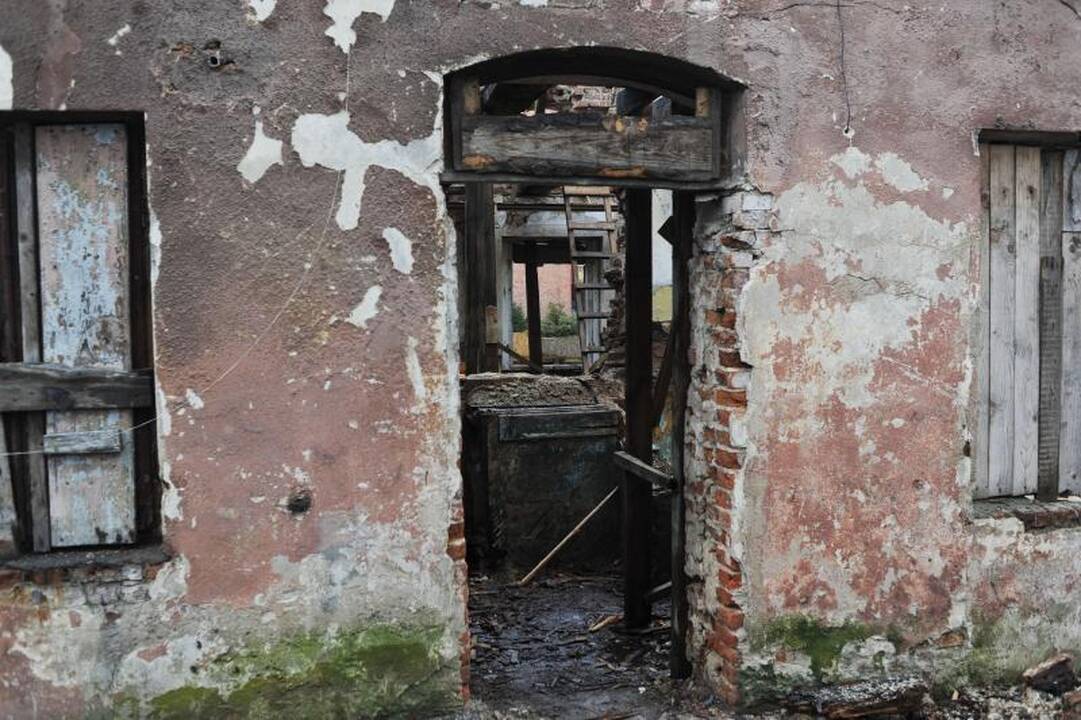 Naujo šeimininko A.Galdiko namas lauks su laikinu stogu