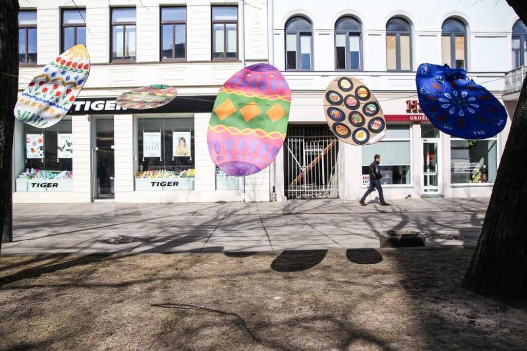 Laisvės alėja pasipuošė       margučiais