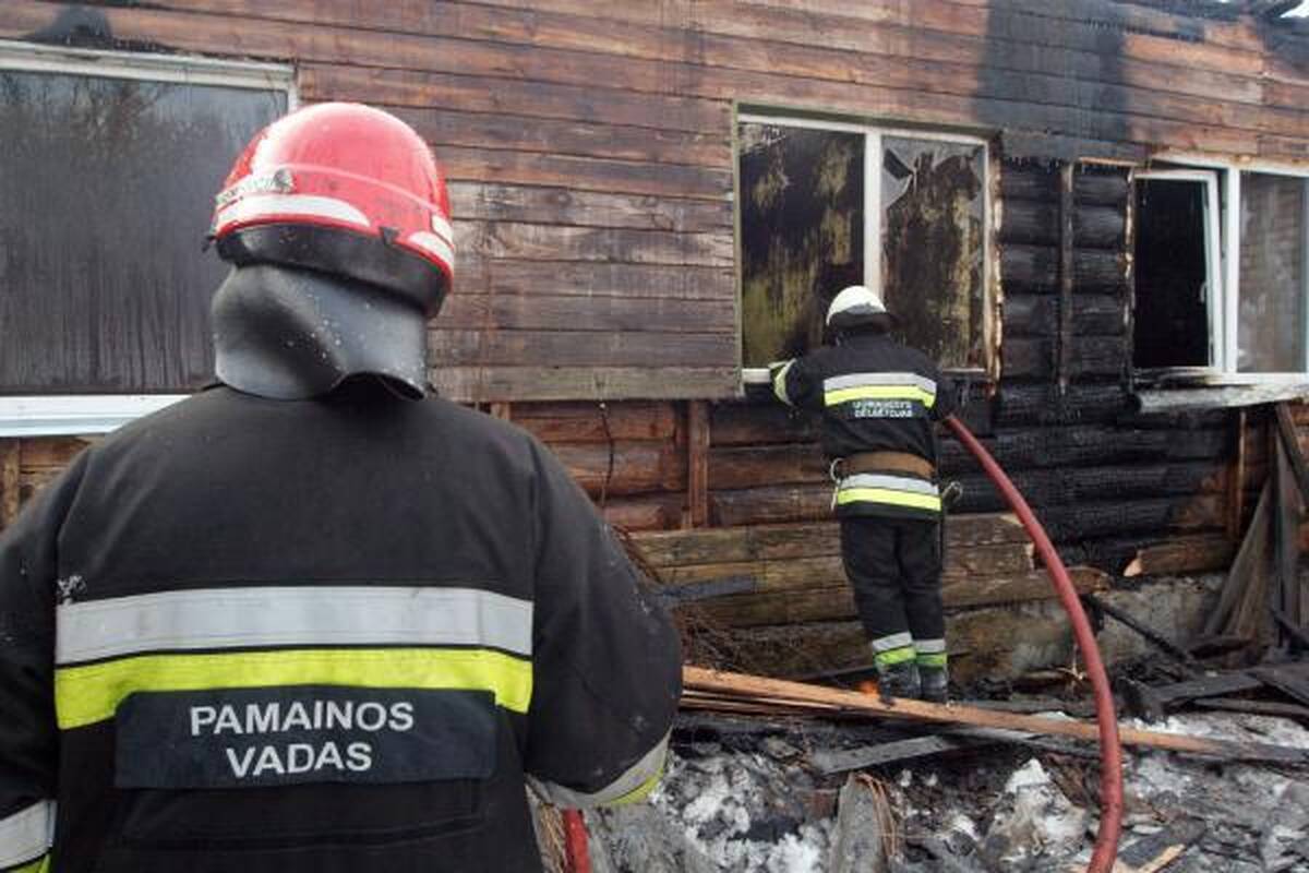 Prestižinėje Laurų gatvėje gaisras be pastogės paliko penkias šeimas
