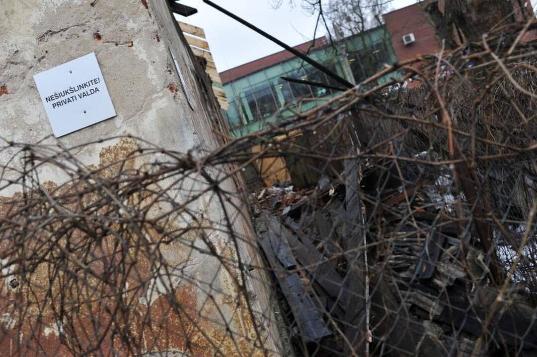Naujo šeimininko A.Galdiko namas lauks su laikinu stogu