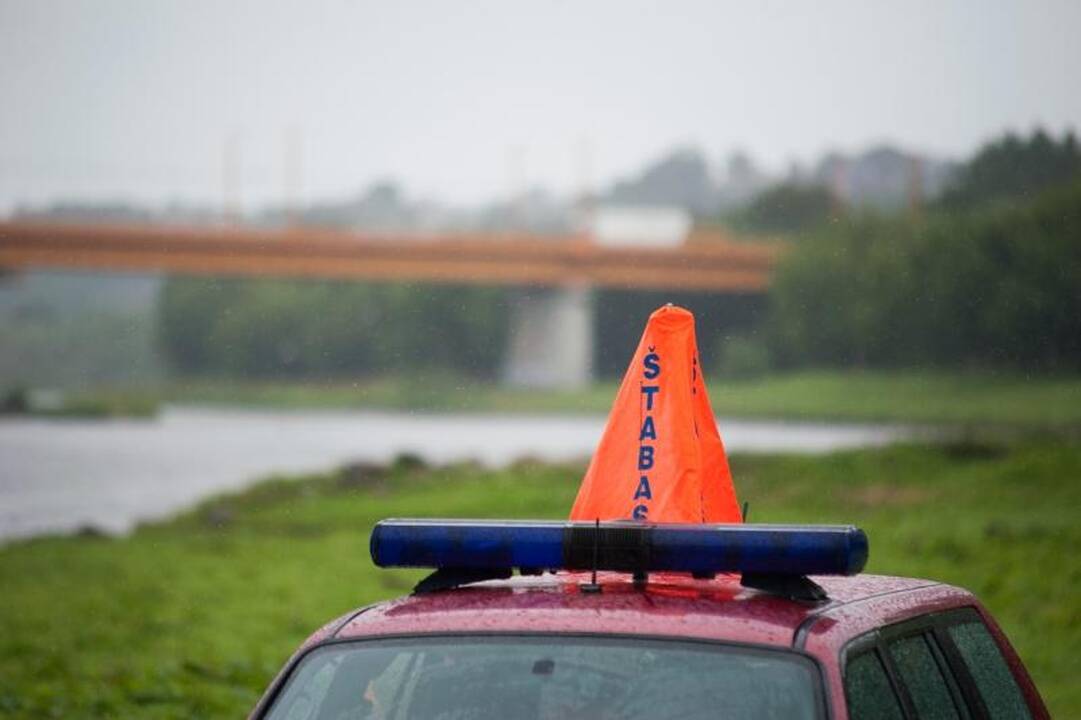 Ugniagesiai Neryje mokėsi rinkti teršalus