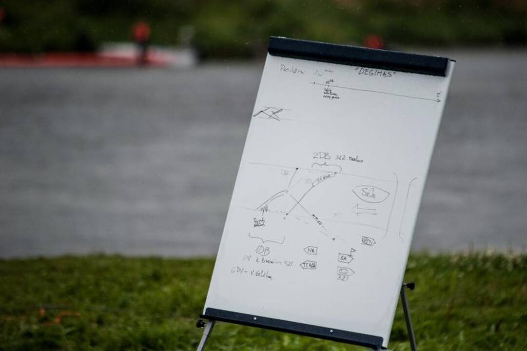 Ugniagesiai Neryje mokėsi rinkti teršalus
