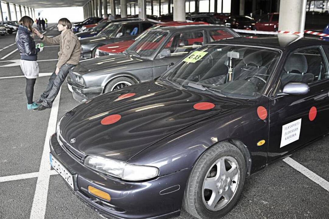 „Žalgirio“ arenos papėdėje – automobilių slalomas