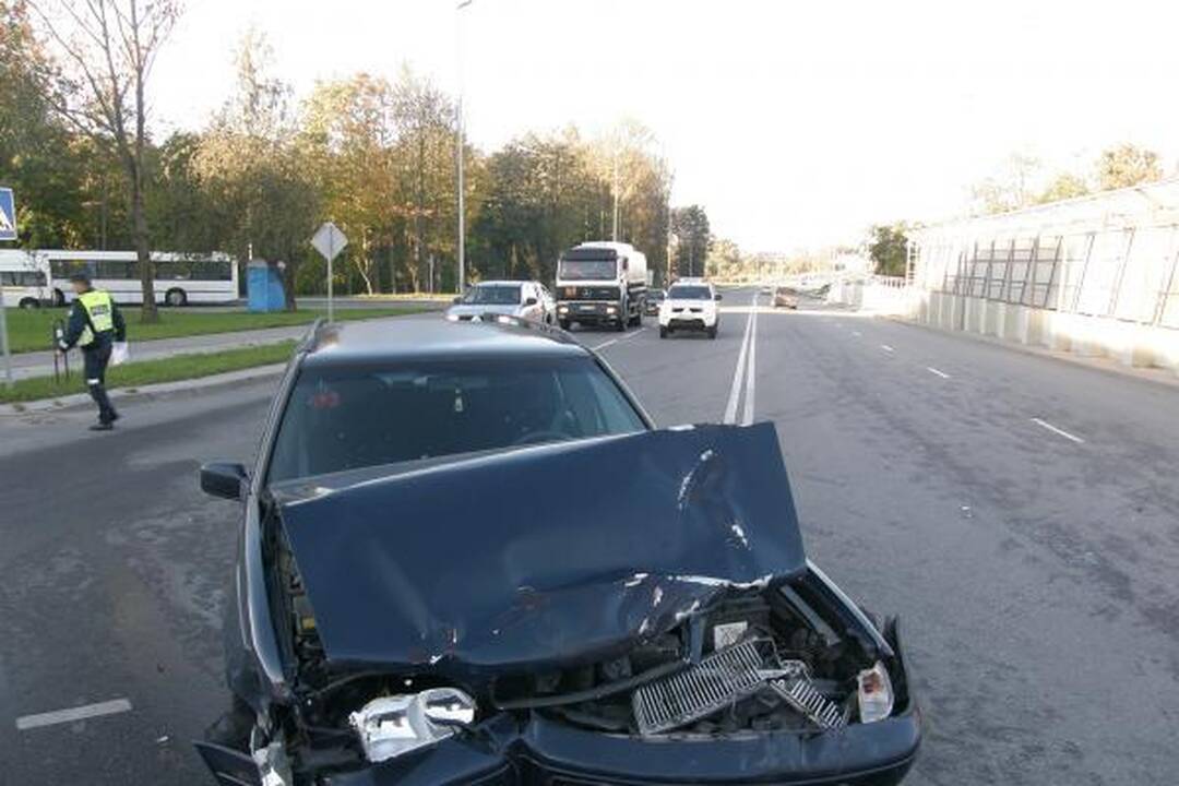 Latvio sukeltoje avarijoje sužalotas žmogus