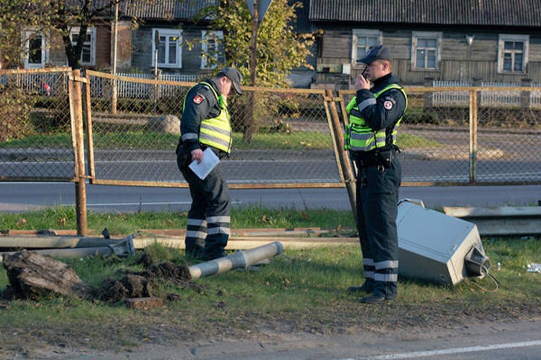 Mersedeso vairuotojas suniokojo greičio matuoklį ir pabėgo