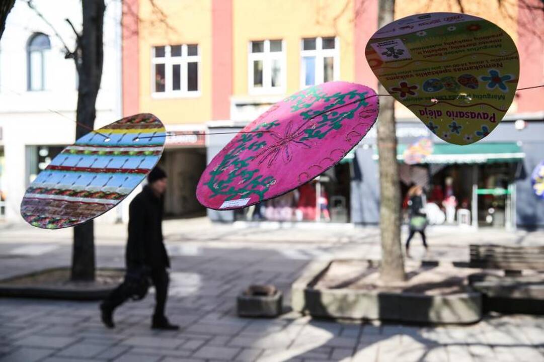 Laisvės alėja pasipuošė       margučiais