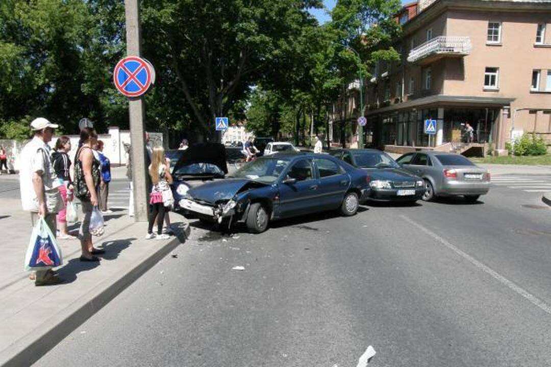 Prie Senojo turgaus – metalinė avarija