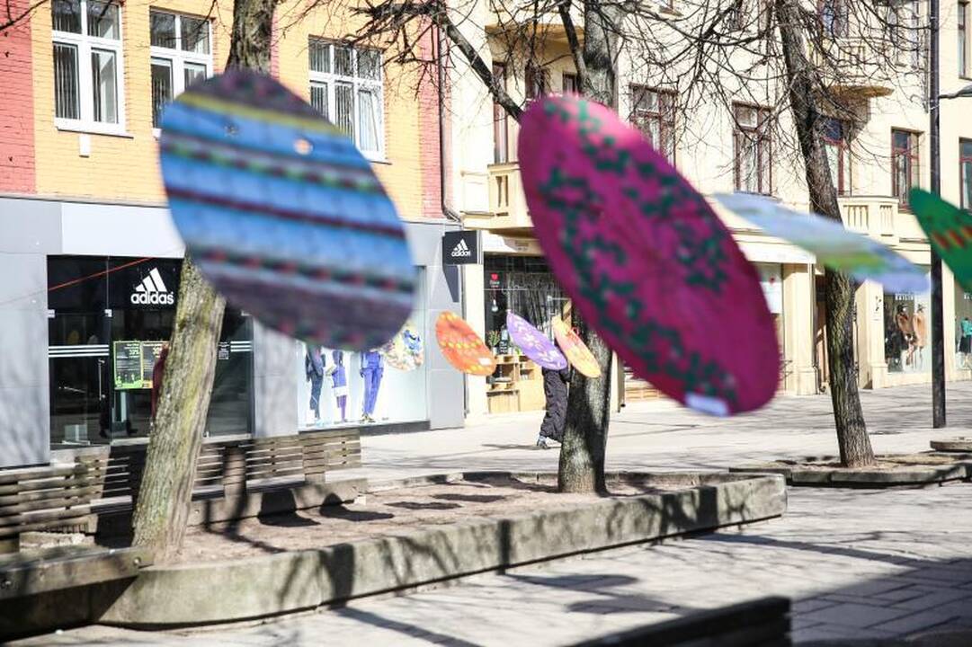Laisvės alėja pasipuošė       margučiais