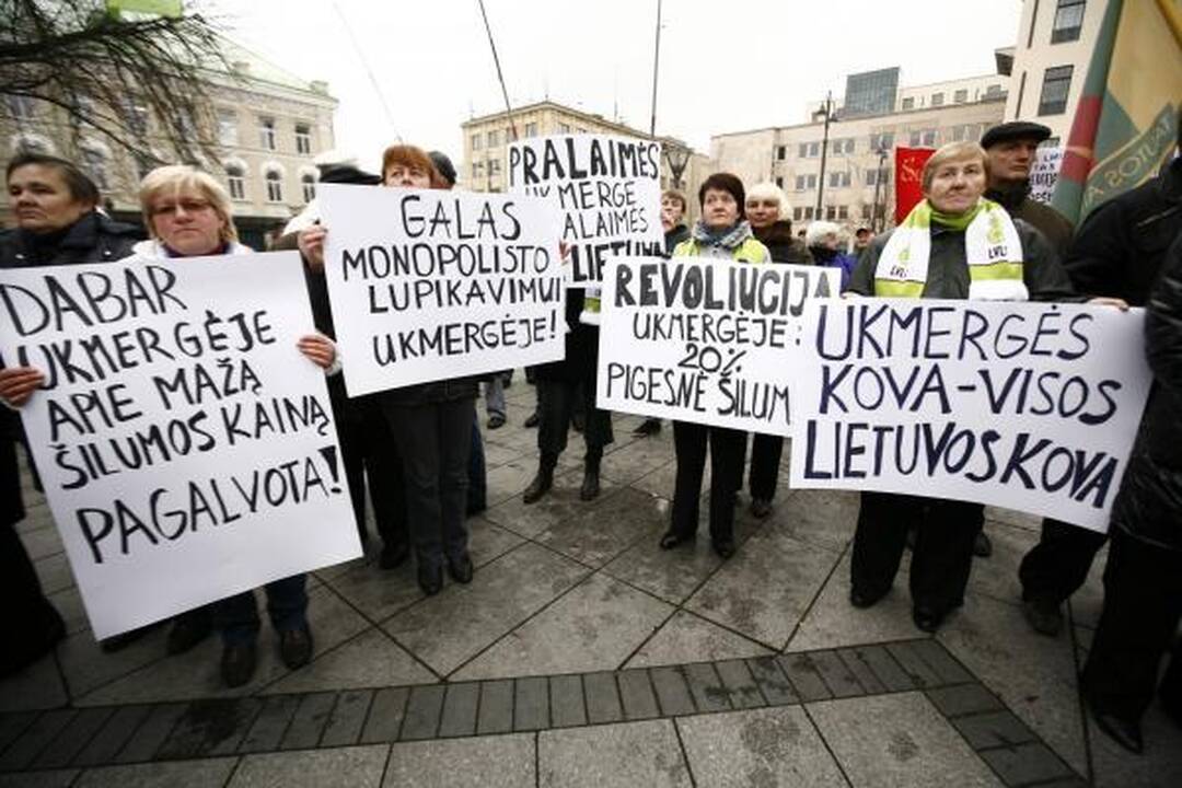 Mitinge prieš šilumos kainas - provokatoriai su "Gazprom" vėliavomis