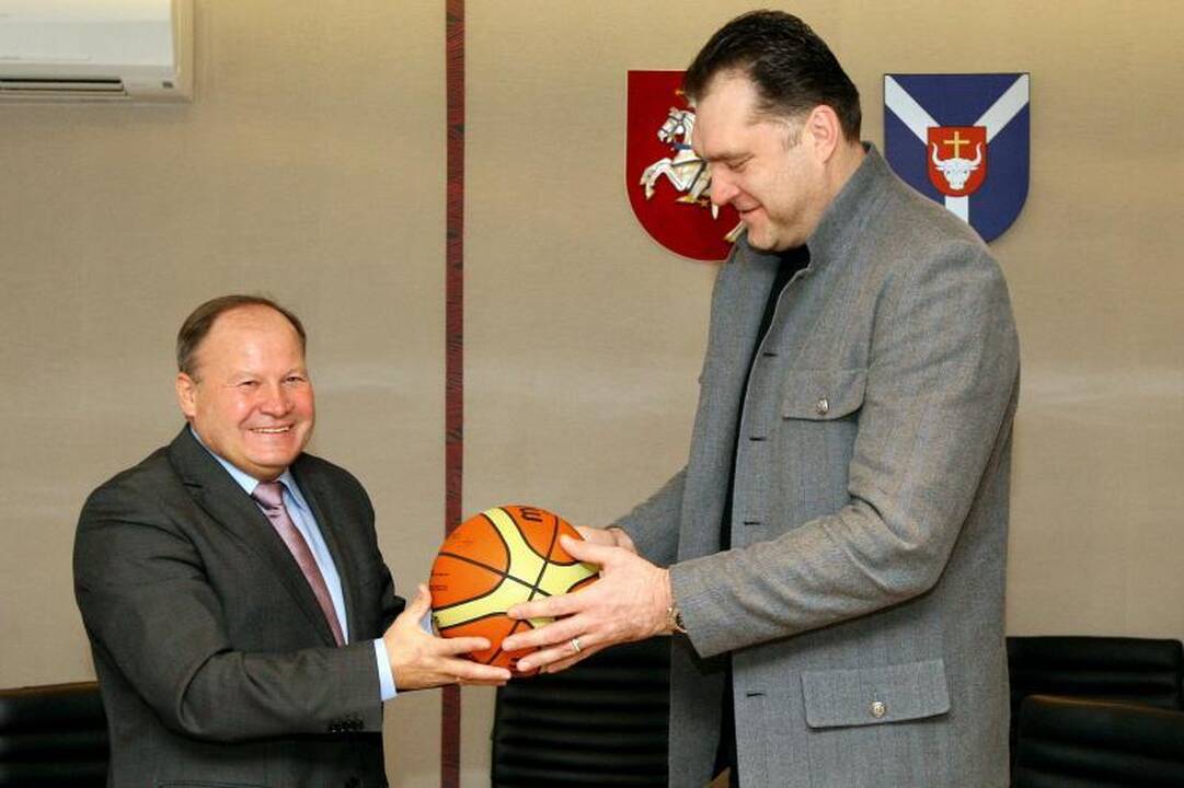 V.Garastas mokys istorijos, K.Kemzūra – fizikos 