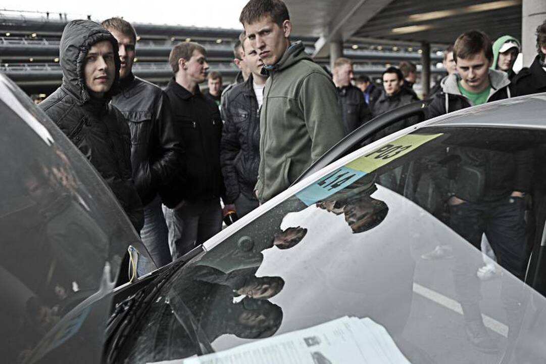 „Žalgirio“ arenos papėdėje – automobilių slalomas