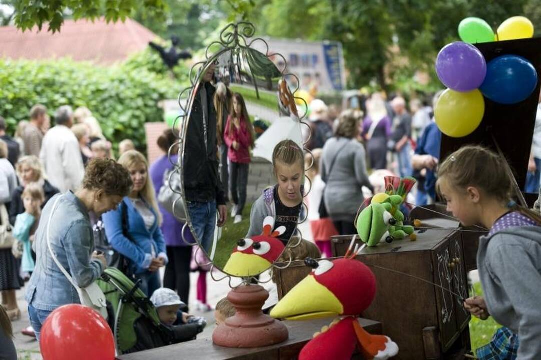 Kauno centre lėlės kvietė į pasakų miestą