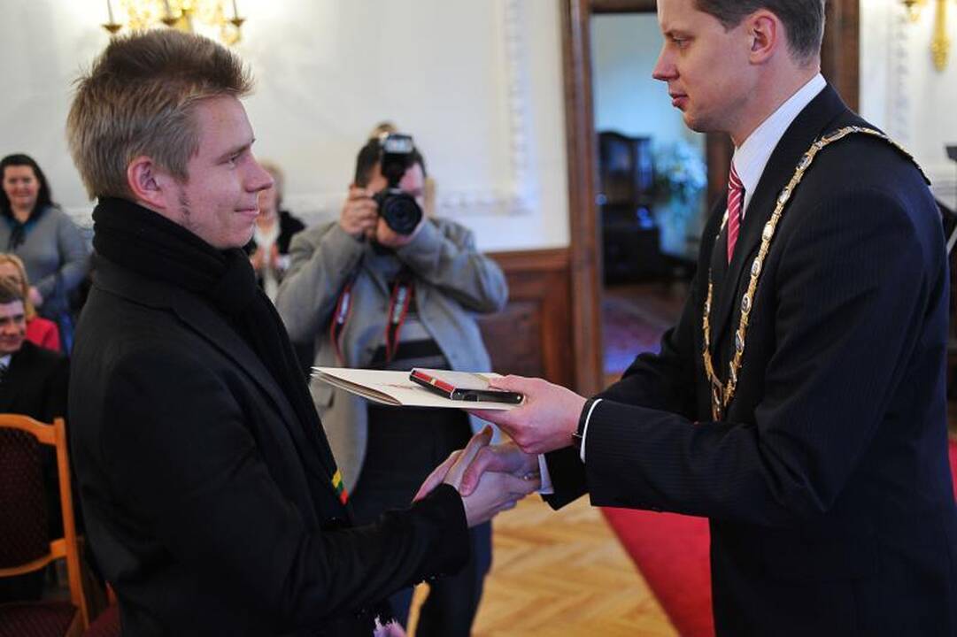 Rotušėje apdovanoti Kauną garsinantys moksleiviai