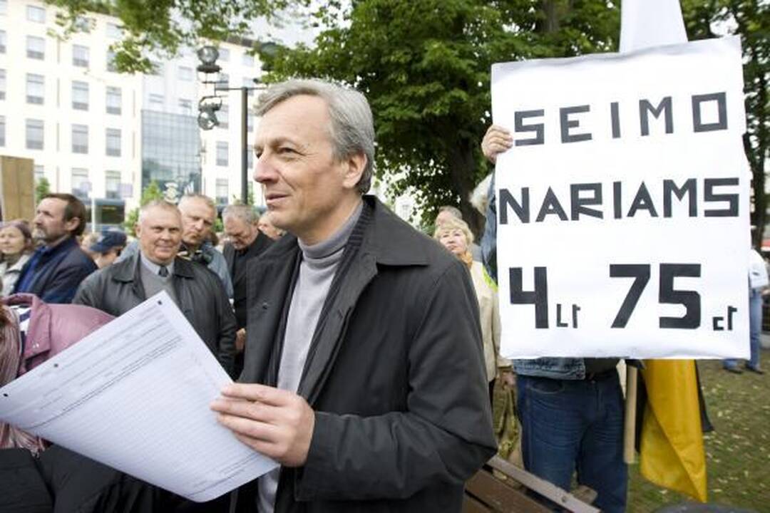 Mitinge prie Vyriausybės - 300 žmonių