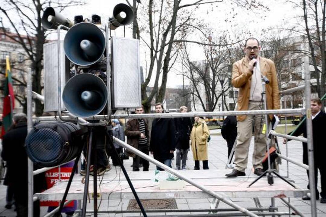 Mitinge prieš šilumos kainas - provokatoriai su "Gazprom" vėliavomis