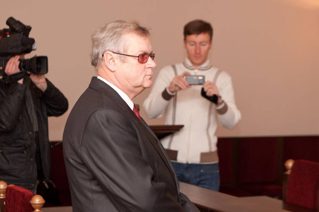 Buvęs teisėjas tikina kalinius paleidęs dėl per didelio krūvio