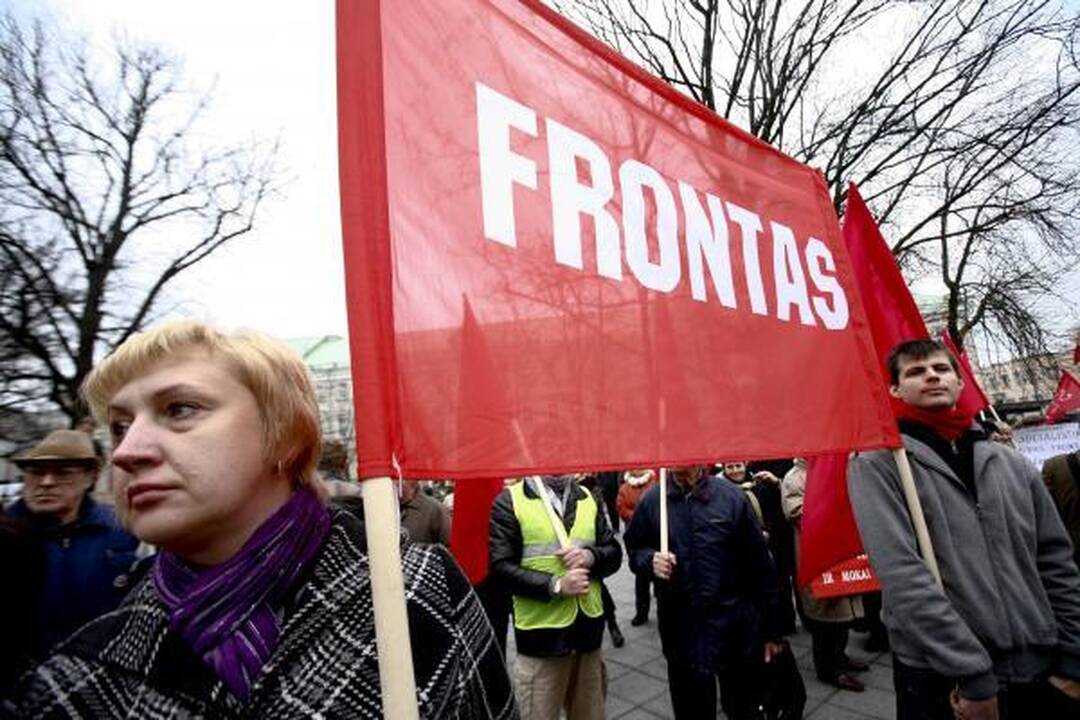 Mitinge prieš šilumos kainas - provokatoriai su "Gazprom" vėliavomis