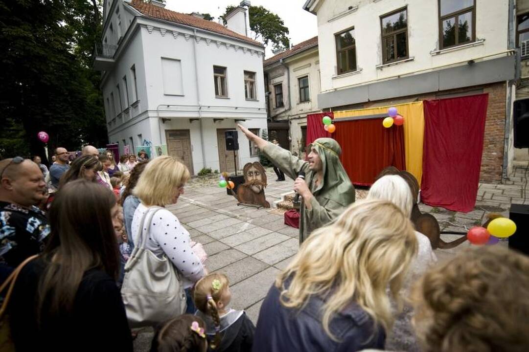 Kauno centre lėlės kvietė į pasakų miestą
