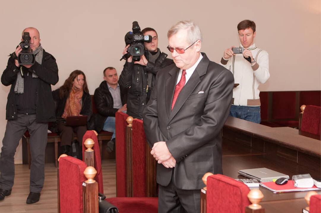 Buvęs teisėjas tikina kalinius paleidęs dėl per didelio krūvio