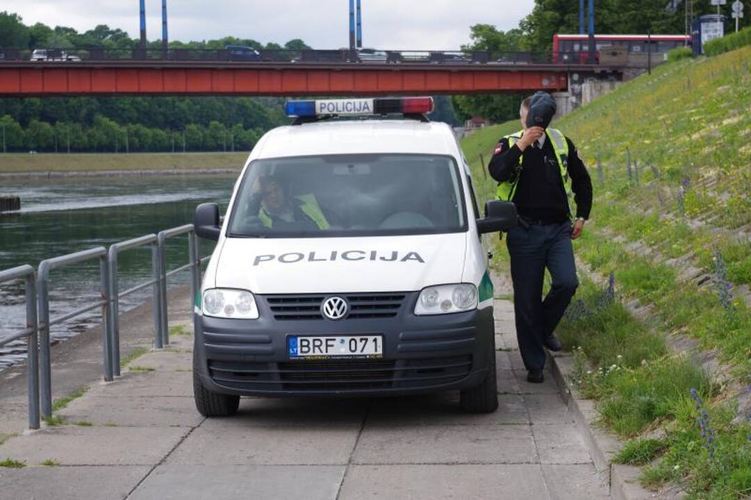 „Tiesos“ reikalavę kauniečiai išvežti į policiją (sulaikymo foto)