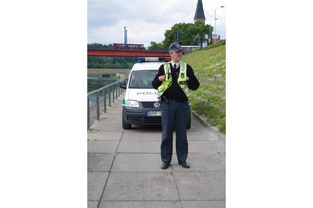 „Tiesos“ reikalavę kauniečiai išvežti į policiją (sulaikymo foto)