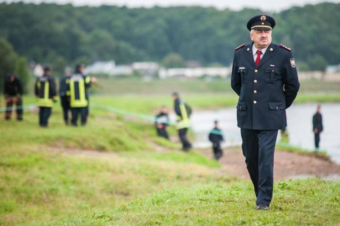 Ugniagesiai Neryje mokėsi rinkti teršalus