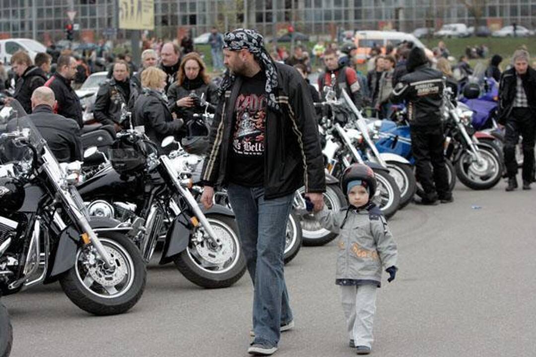 Per baikerių sezono atidarymą - motociklininko gaudynės