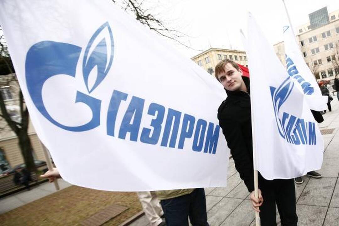 Mitinge prieš šilumos kainas - provokatoriai su "Gazprom" vėliavomis