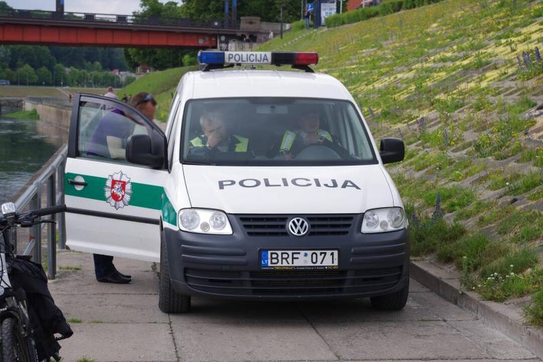 „Tiesos“ reikalavę kauniečiai išvežti į policiją (sulaikymo foto)