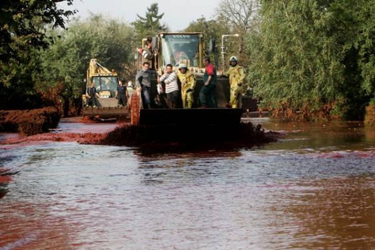 Vengrijoje išsiliejęs toksiškas šlamas nusinešė penktojo žmogaus gyvybę