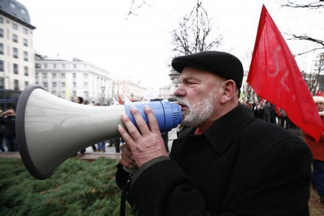 Mitinge prieš šilumos kainas - provokatoriai su "Gazprom" vėliavomis