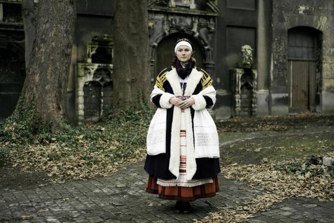 Mariaus Janušausko atkurtas XIX a. Mažosios Lietuvos kostiumas eksponuojamas pasaulinėse parodose
