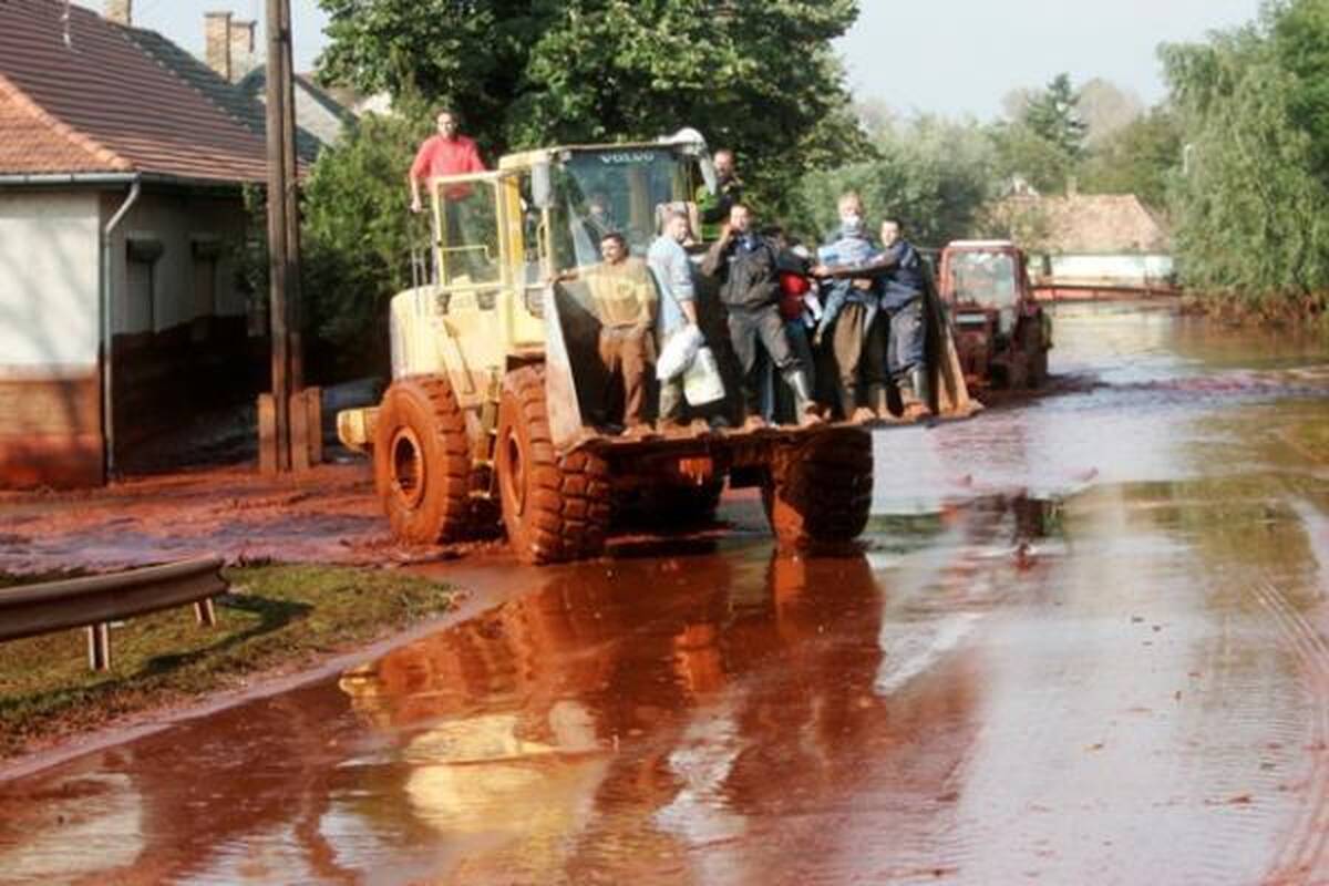 Vengrijoje išsiliejęs toksiškas šlamas nusinešė penktojo žmogaus gyvybę
