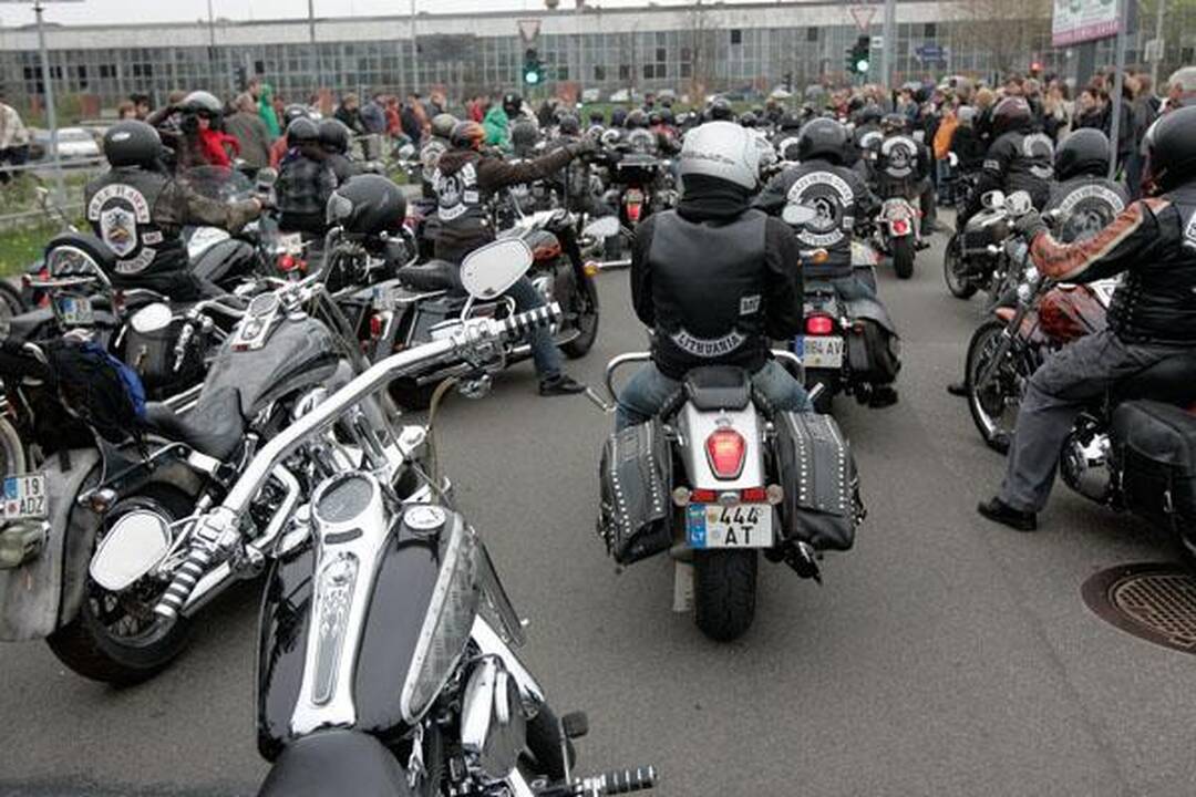 Per baikerių sezono atidarymą - motociklininko gaudynės