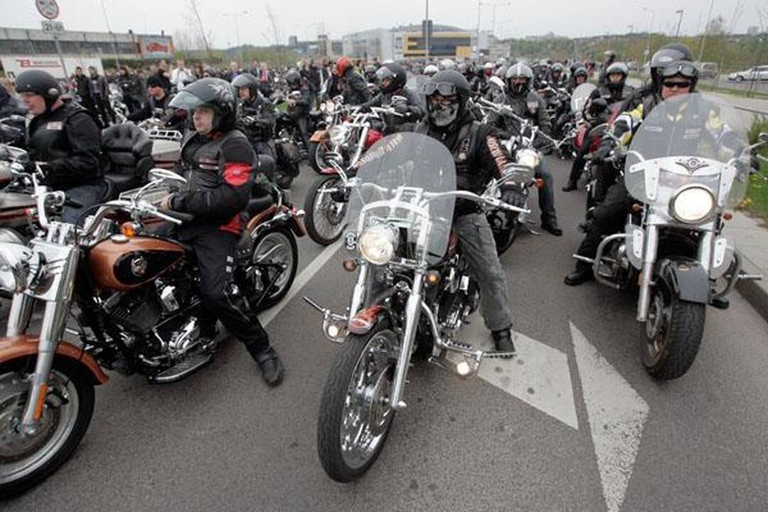 Per baikerių sezono atidarymą - motociklininko gaudynės