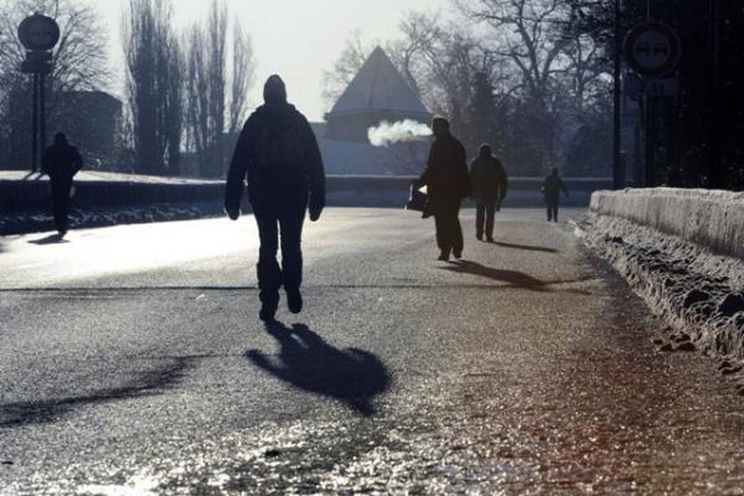 Apsnigtą Paryžių sukaustė ledas