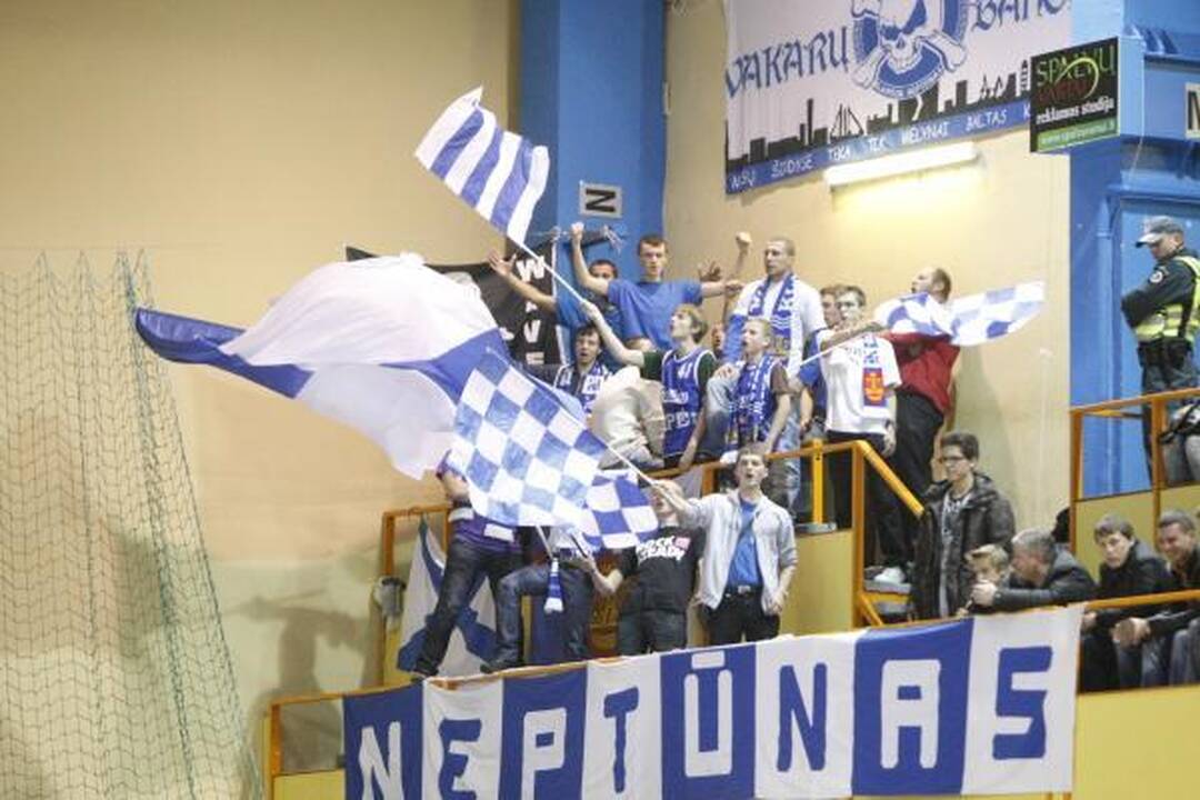 „Neptūnas“ garbingai priešinosi „Lietuvos rytui“