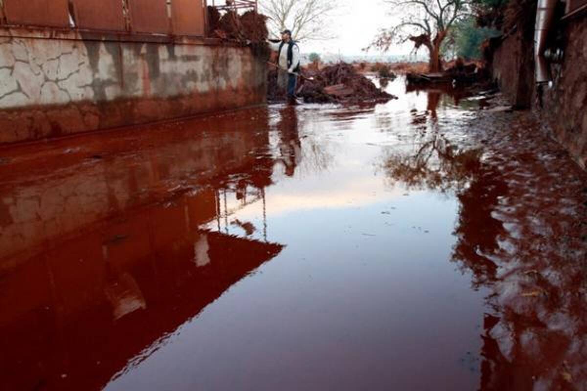 Vengrijoje išsiliejęs toksiškas šlamas nusinešė penktojo žmogaus gyvybę