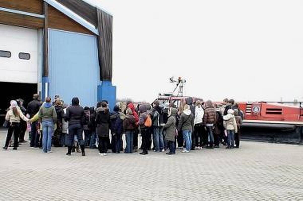 Pasieniečius aplankė jūrų skautai