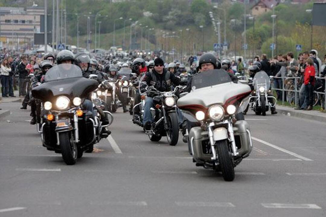 Per baikerių sezono atidarymą - motociklininko gaudynės