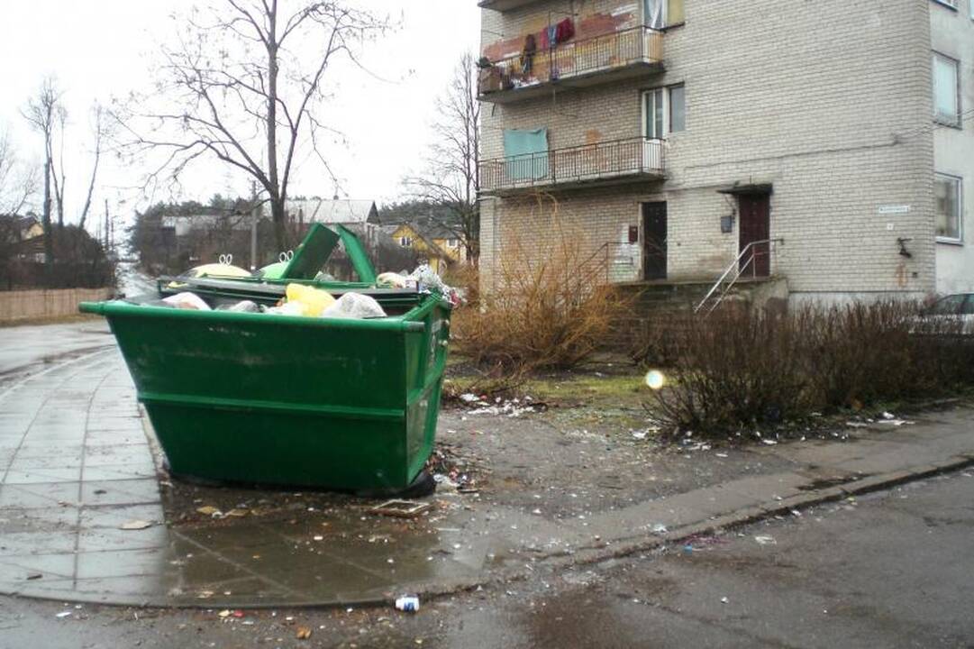 Šiukšlių konteineris gadina gyventojų nervus ir akis