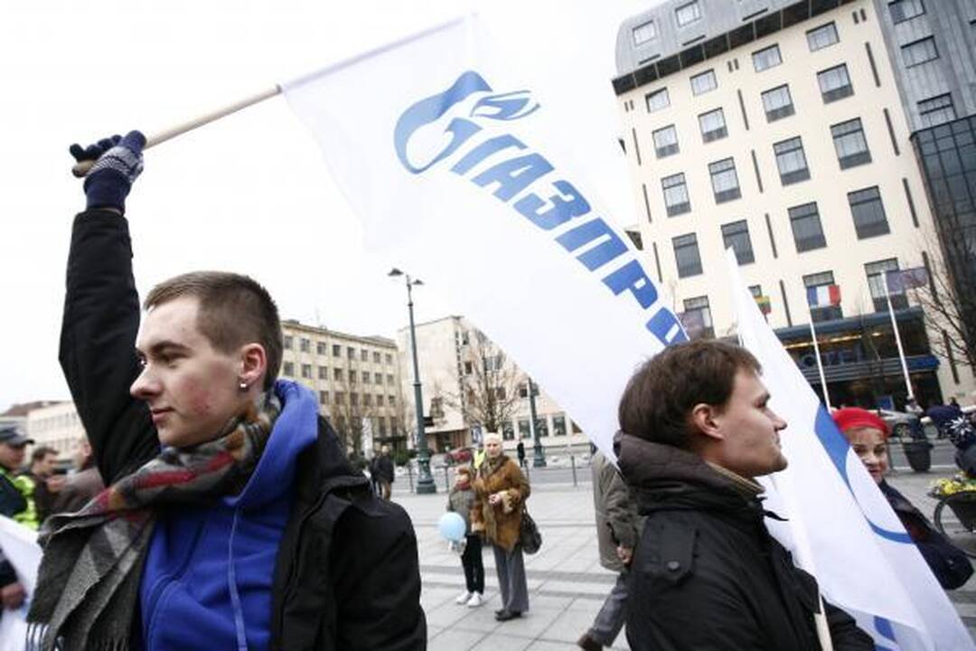 Mitinge prieš šilumos kainas - provokatoriai su "Gazprom" vėliavomis