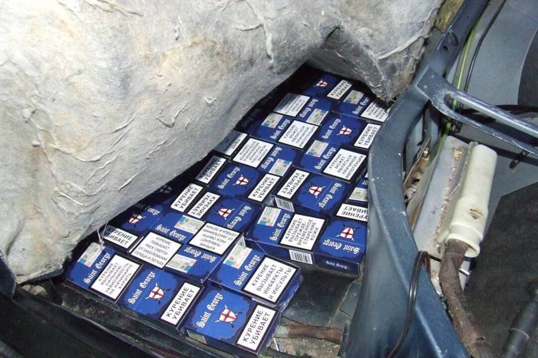 Rusijos piliečių automobiliuose – kontrabandinės cigaretės